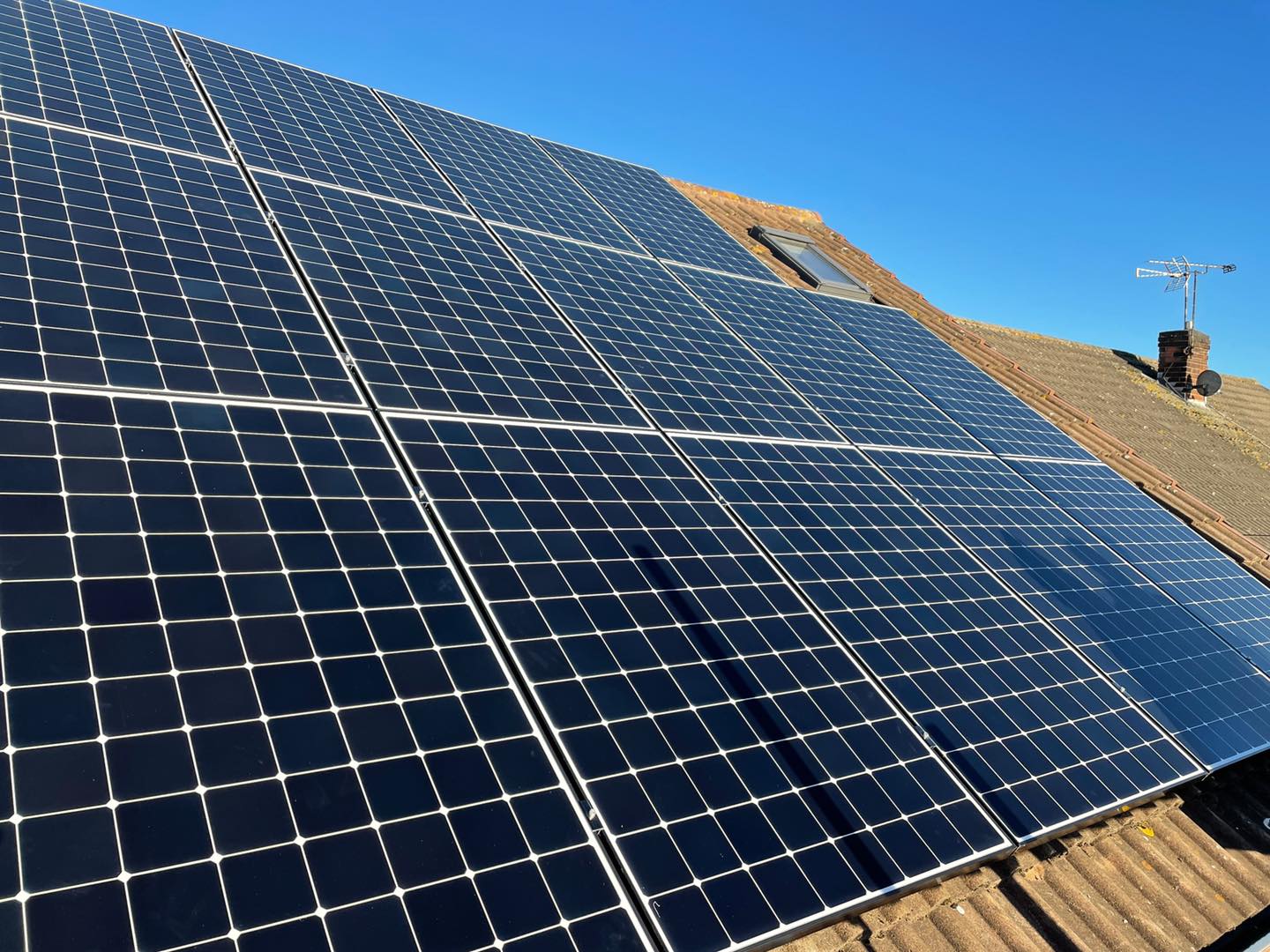 How long do rooftop residential solar panels last?