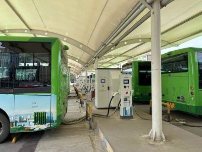 Bus station split pile project case